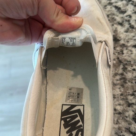 White vans - Picture 6 of 6